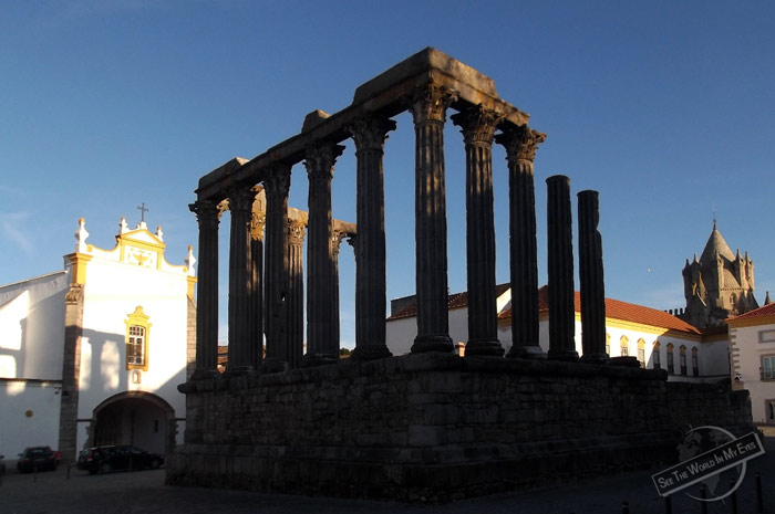 Templo Romano, the Roman Temple Ruin in Evora, Portugal Templo Romano, the Roman Temple Ruin in Evora, Portugal