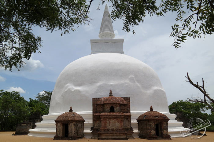 Kiri Vihara the White UNESCO Dagoba of Polonnaruwa, Sri Lanka Kiri Vihara the White UNESCO Dagoba of Polonnaruwa, Sri Lanka