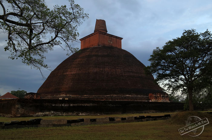 Jetavanarama Monastery Dagoba in Anuradhapura, Sri Lanka Jetavanarama Monastery Dagoba in Anuradhapura, Sri Lanka
