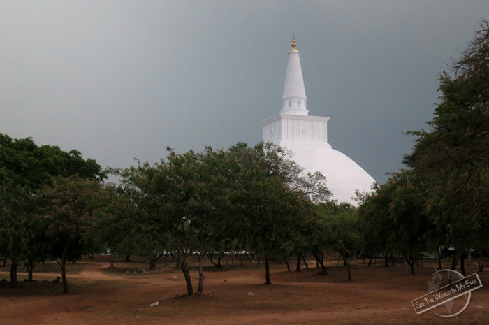 Ruvanvelisaya Dagoba in UNESCO Anuradhapura, Sri Lanka Ruvanvelisaya Dagoba in UNESCO Anuradhapura, Sri Lanka