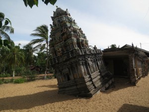 Hindu Temple after 2004 Tsunami in Batticaloa, Sri Lanka Hindu Temple after 2004 Tsunami in Batticaloa, Sri Lanka