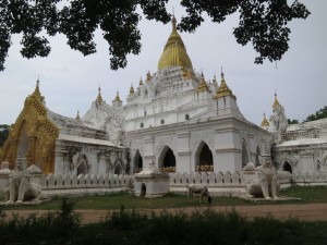 Kyauktawgyi Paya temple in Amarapura, Myanmar Kyauktawgyi Paya temple in Amarapura, Myanmar