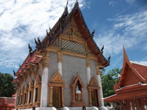 Main Temple of Wat Intharawihan in Bangkok, Thailand Main Temple of Wat Intharawihan in Bangkok, Thailand