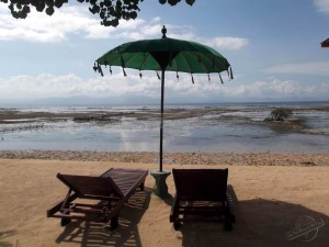 Reclining Lounge Chairs by the Beach on Nusa Lembongan, Indonesia Reclining Lounge Chairs by the Beach on Nusa Lembongan, Indonesia