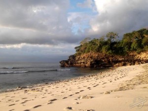 Empty Beach at Mushroom Bay on Nusa Lembongan, Indonesia Empty Beach at Mushroom Bay on Nusa Lembongan, Indonesia