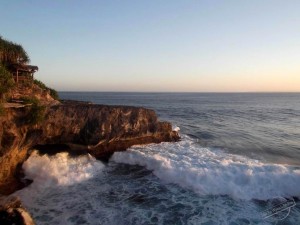 The Surf and Southern Cliffs of Nusa Ceningan in Indonesia The Surf and Southern Cliffs of Nusa Ceningan in Indonesia