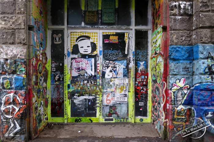 Doorway Beautification on Oranienburger Strasse in Berlin Mitte Doorway Beautification on Oranienburger Strasse in Berlin Mitte