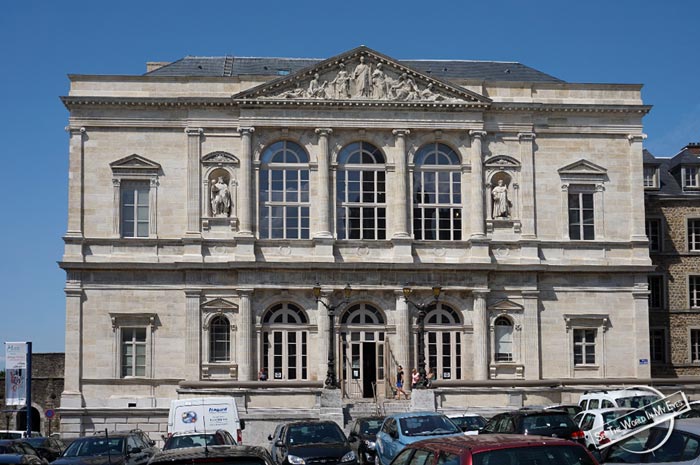 Building at Place de la Resistance in Boulogne-sur-Mer, France